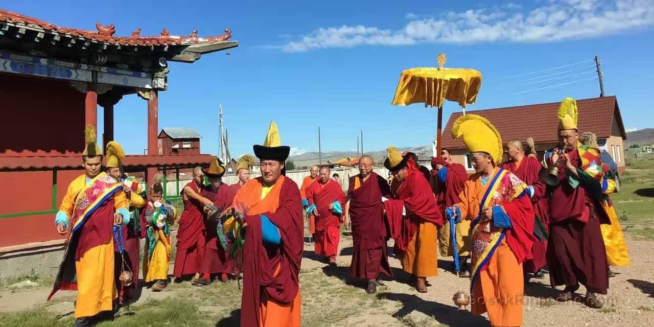 gosok-rinpoche-mongolia-2016-14bc44f7556ecf8020fa60d6584465c-top