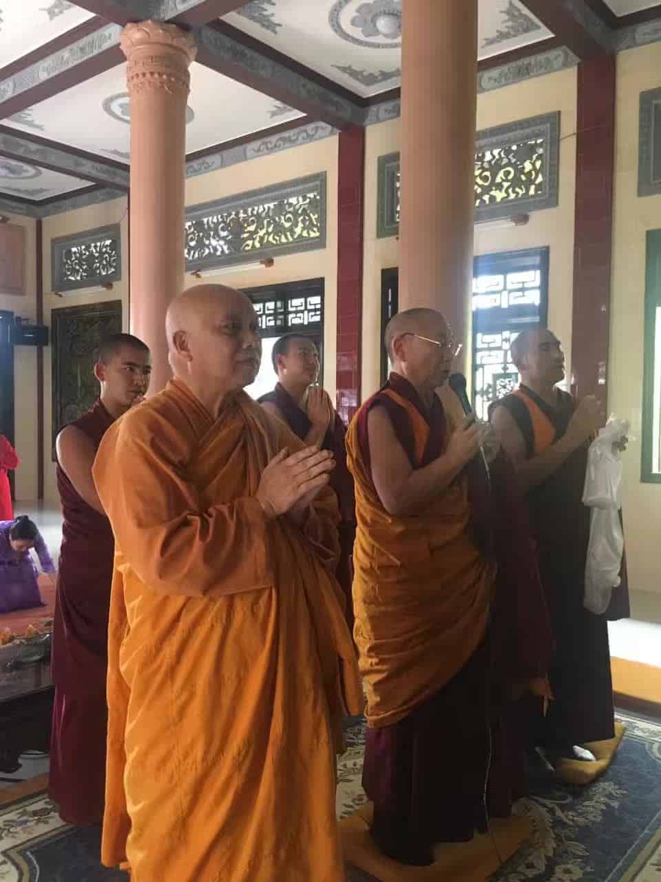 Gosok Rinpoche Vietnam 2017-03-06 42ed90559f8a43af7fb0e522d610085