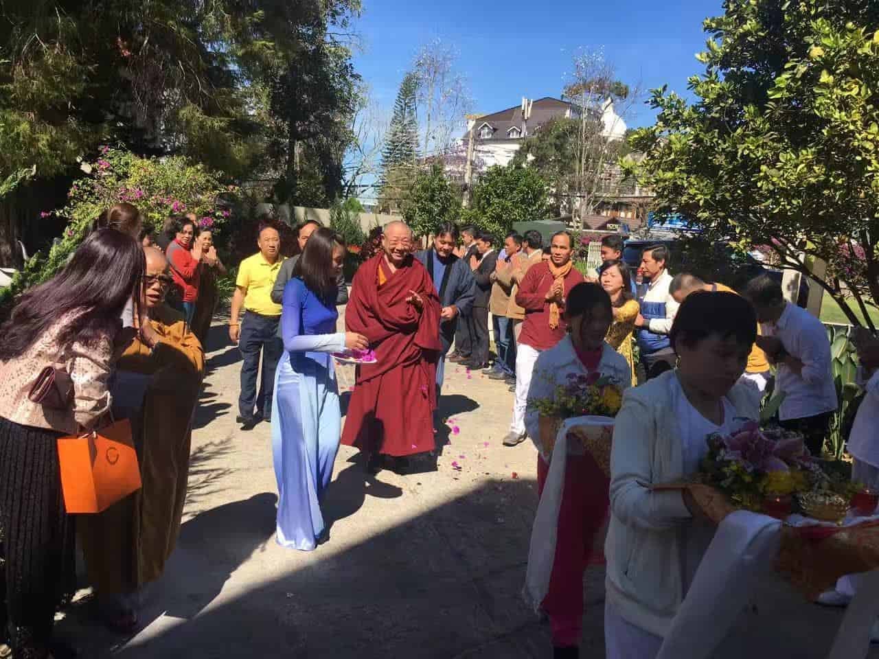 Gosok Rinpoche Vietnam 2017-03-07 efcd07d9ffcffb629029632555c3e19
