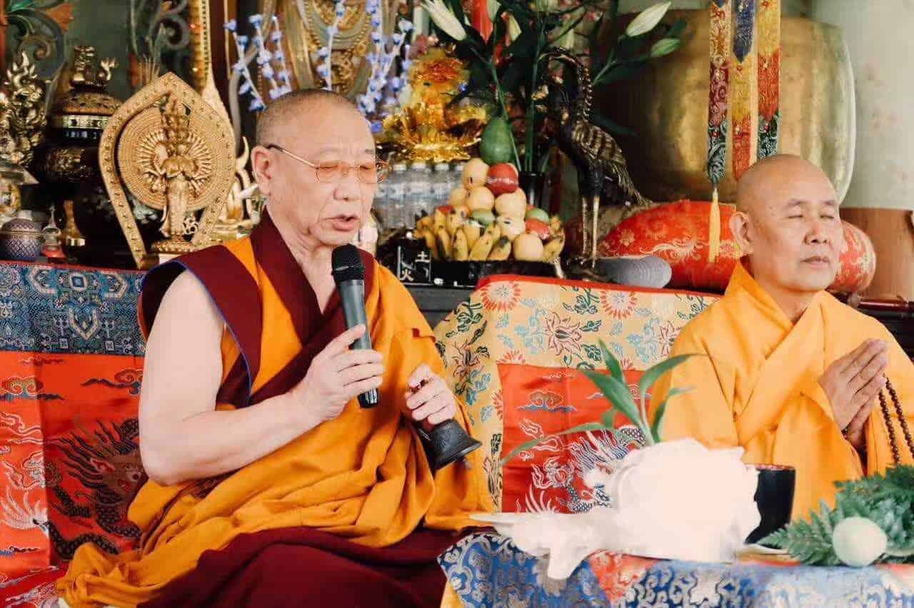Gosok Rinpoche Thailand 2017 T002 2c17e73acbeb1587615357b6685e590