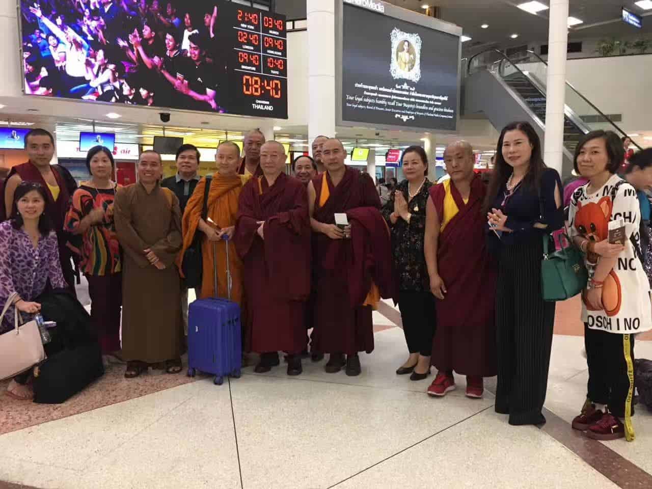 Gosok Rinpoche Thailand 2017 T009 09971c91bfa89ca33b18d056224fe99