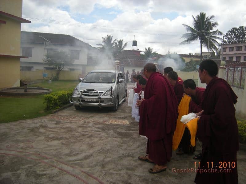 2010-11-11 Gosok Rinpoche in Gosok Ladang 48