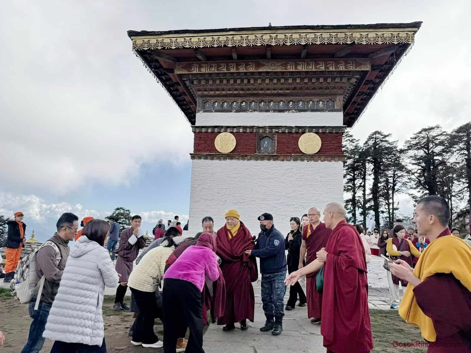 20251109k Gosok Rinpoche in Bhutan 580702266_2887366331455313_6874180202645587734_n